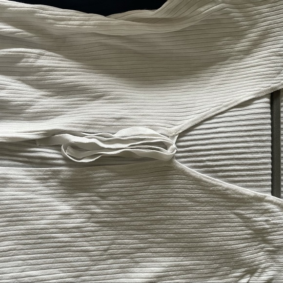 Garage White front tie crop top - Picture 7 of 7